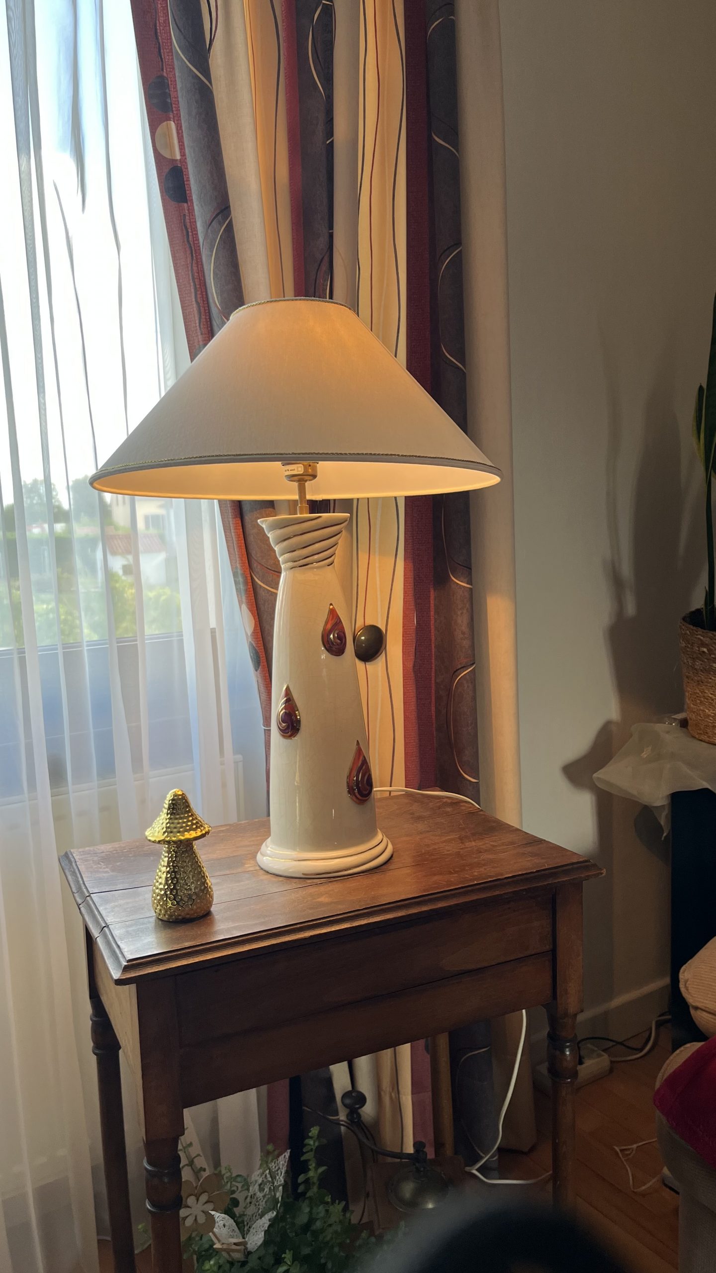 création d'un abat-jour cônique en cotre collé